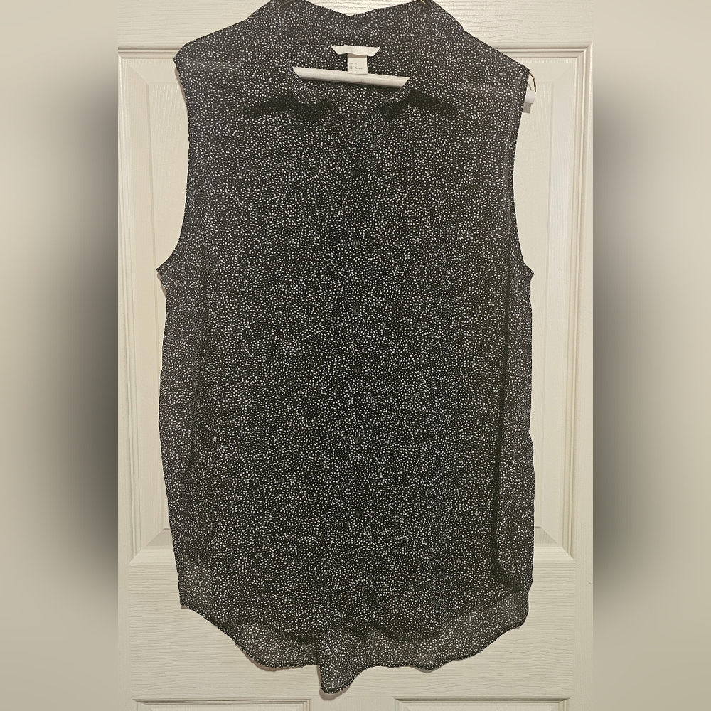 H&M Black & White Sleeveless Blouse with Notched Collar Sz 12